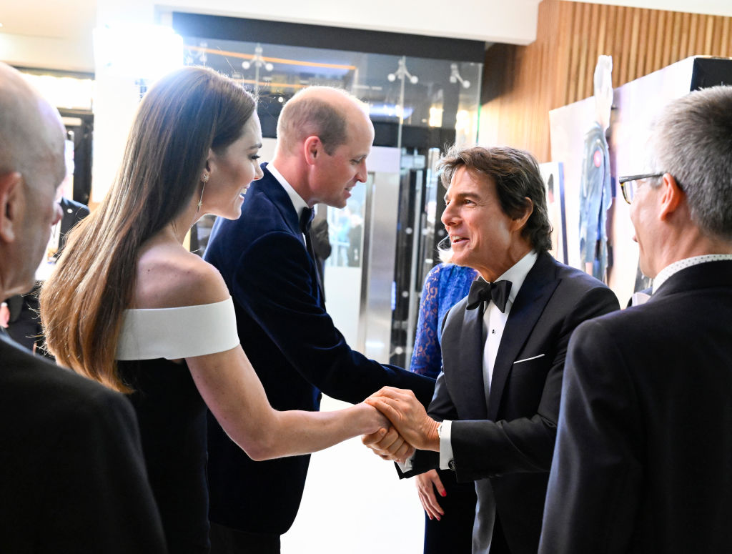 Tom Cruise recebe Príncipe William e Kate Middleton em tapete vermelho de 