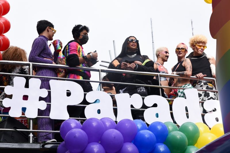 Pepita expõe ladrões de celulares durante Parada LGBTQIA+