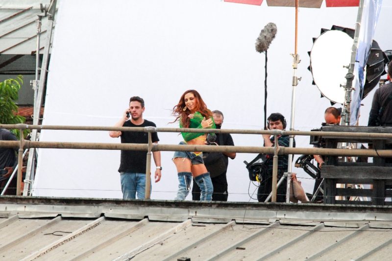 Fotos: Anitta grava clipe do remix de "Dançarina" na Lapa, Rio de Janeiro