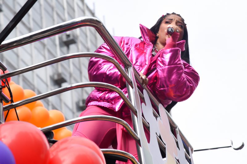 Ludmilla canta e anima público durante a Parada LGBTQIA+ de SP | Yeah!  Notícias