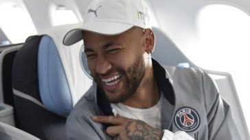 Avião de Neymar faz pouso de emergência durante volta ao Brasil