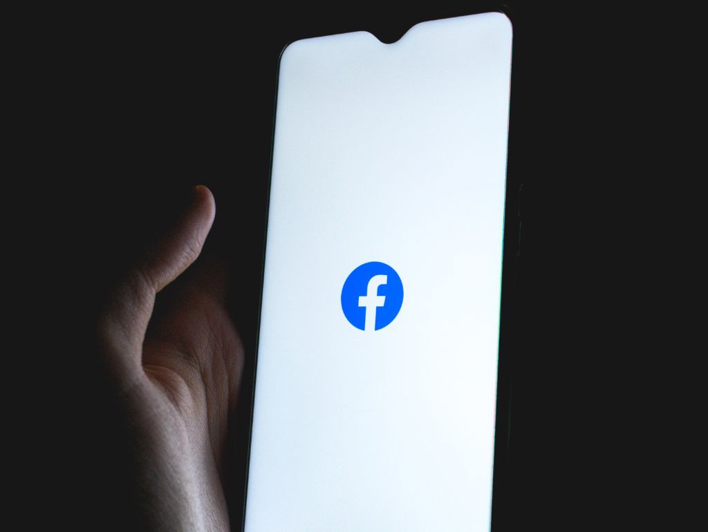 Facebook anuncia recurso para criadores de conteúdo monetizar seus vídeos