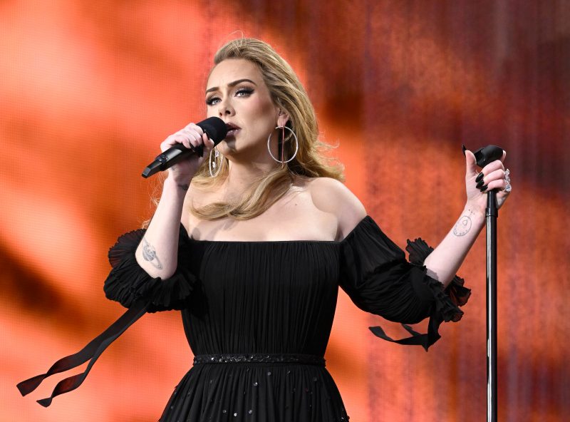 Em Las Vegas, Adele protagoniza momento insólito: “Diabos, esqueci