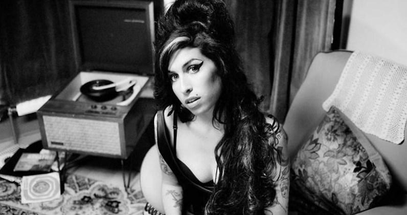 Descubra qual atriz negocia para fazer Amy Winehouse em filme