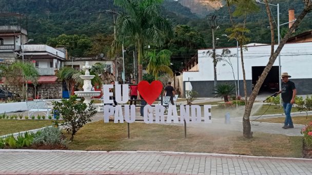 Eu Amo Pau Grande Conheça A Placa Polêmica Que Viralizou No Rj Popline