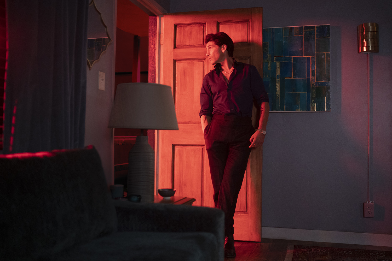 Trailer apresenta Jon Bernthal como novo "Gigolô Americano"