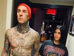 Após susto em hospital, Kourtney Kardashian tatua Travis Barker