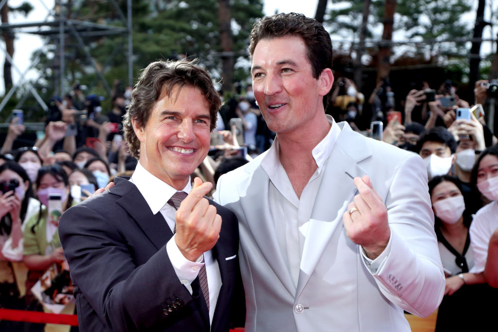 Miles Teller e Tom Cruise conversam sobre "Top Gun 3"