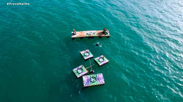 Ilha Record: prova coloca participantes no meio do mar