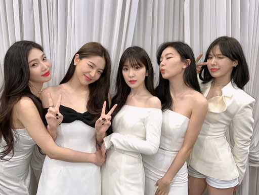 Fãs do Red Velvet acusam SM de discriminar artistas femininas