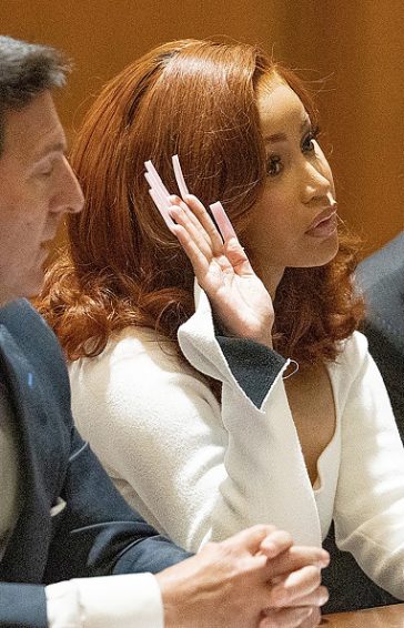 Cardi B Se Declara Culpada Em Caso De Agressão E é Punida