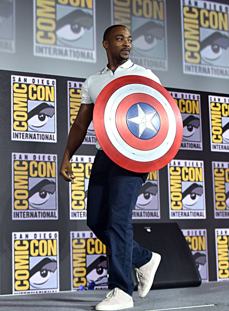 Anthony Mackie diz que Marvel é "dona de sua bunda"