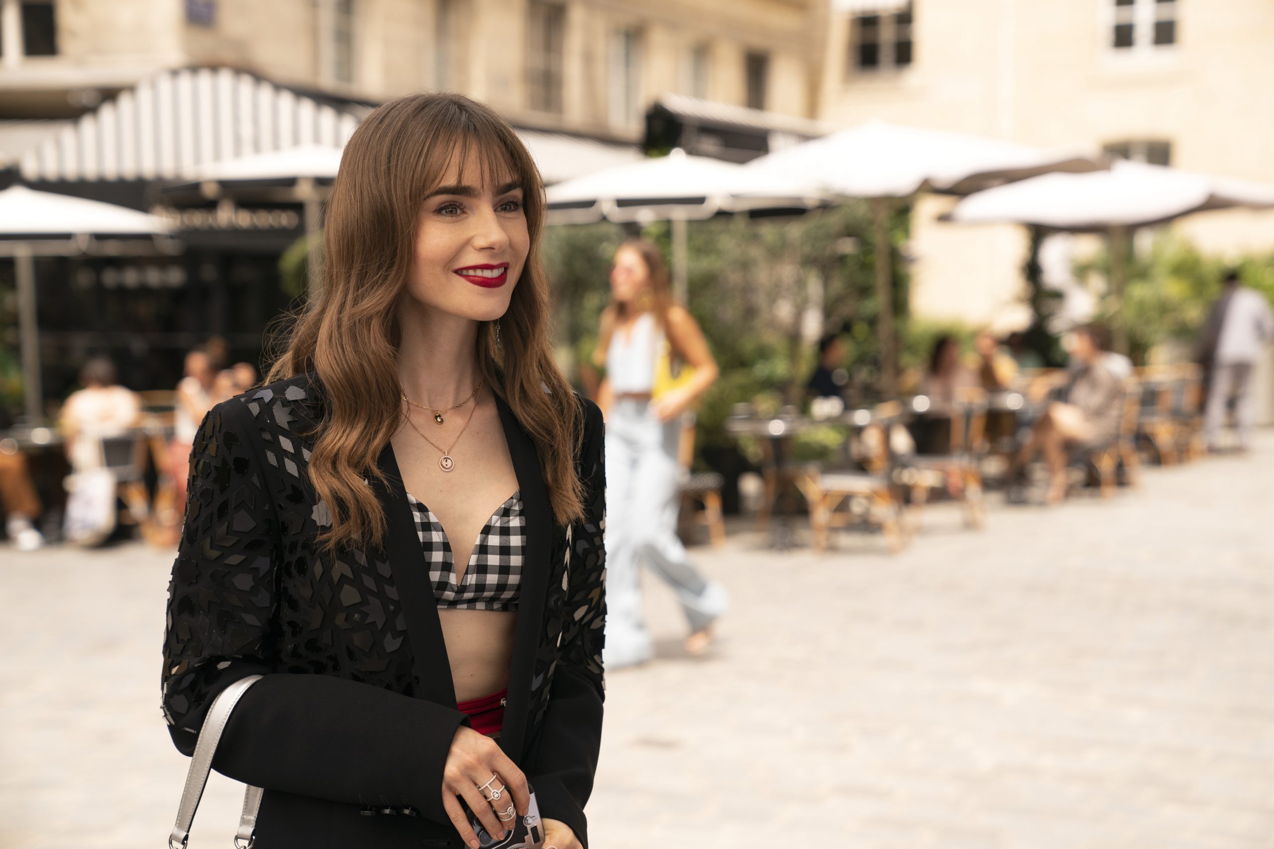 "Emily in Paris": fotos da 3ª temporada confirmam volta de todo elenco principal