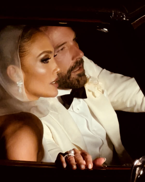 Jennifer Lopez abre álbum dos três dias de casamento com Ben Affleck