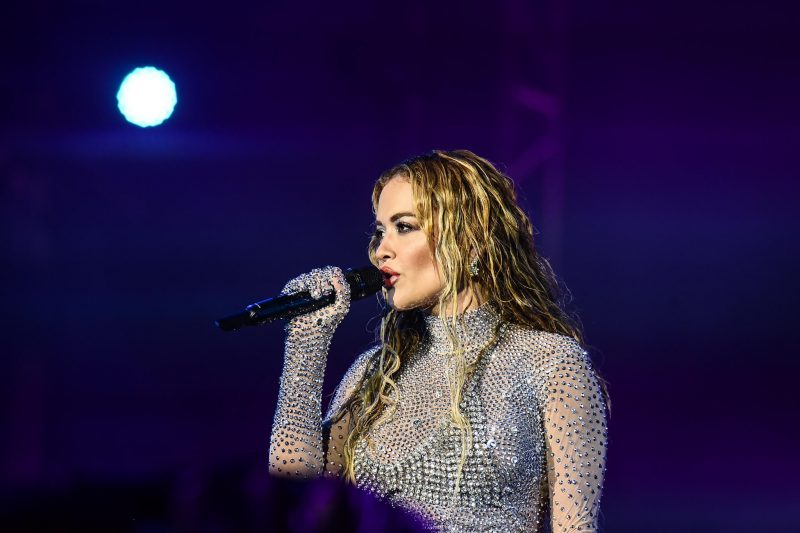 Rita Ora se empolga com anúncio de show no Rock in Rio: 'Mal posso esperar  para dançar com vocês' - Entretenimento - R7 Música