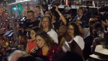 Daniela Mercury canta na festa da vitória de Lula, na Av. Paulista