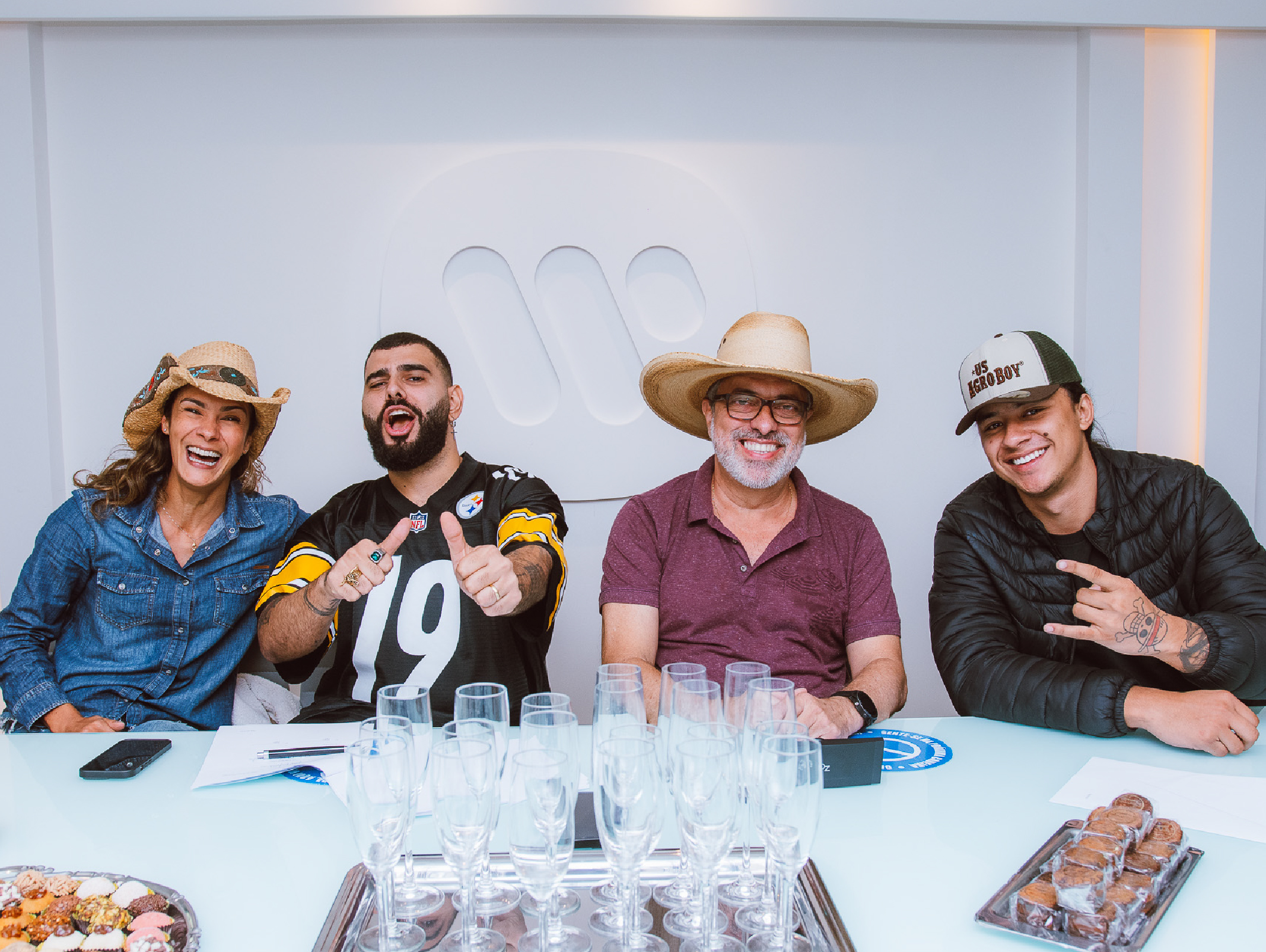 Us Agroboy assina contrato com a Warner Music Brasil