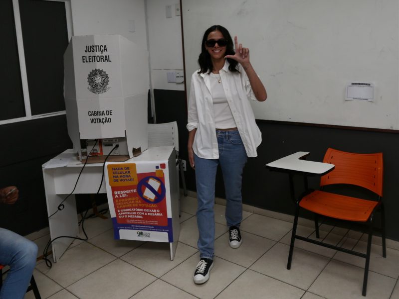 Bruna Marquezine voto