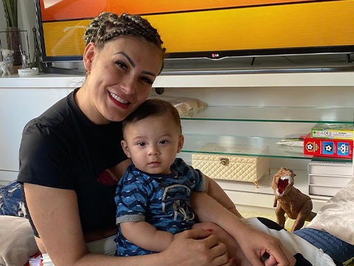 Após internação psiquiátrica, Andressa Urach se reencontra com filho