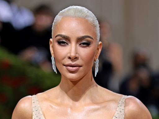Kim Kardashian revela esforço para usar o look de Marilyn Monroe