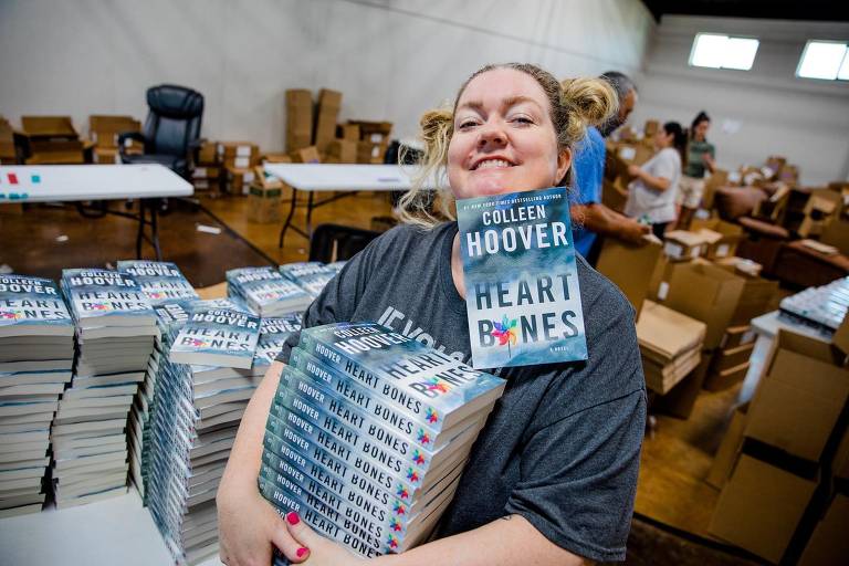 Veja lista dos 20 livros mais vendidos de 2022 no Brasil: Colleen Hoover lidera