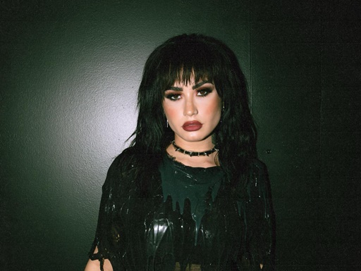 Portal Lovato on X: 🚨  Confira agora a letra e tradução do novo lead  single de Demi Lovato, Dancing With The Devil.  / X