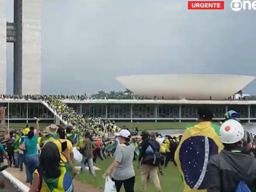 Famosos vão às redes para repudiar ataques terroristas em Brasília