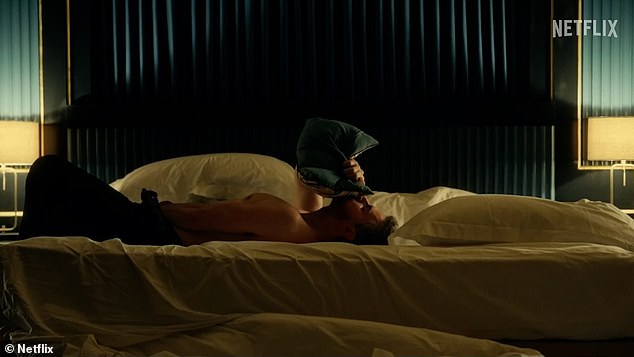 "Desejo Obsessivo": ator fala sobre cena de sexo com travesseiro