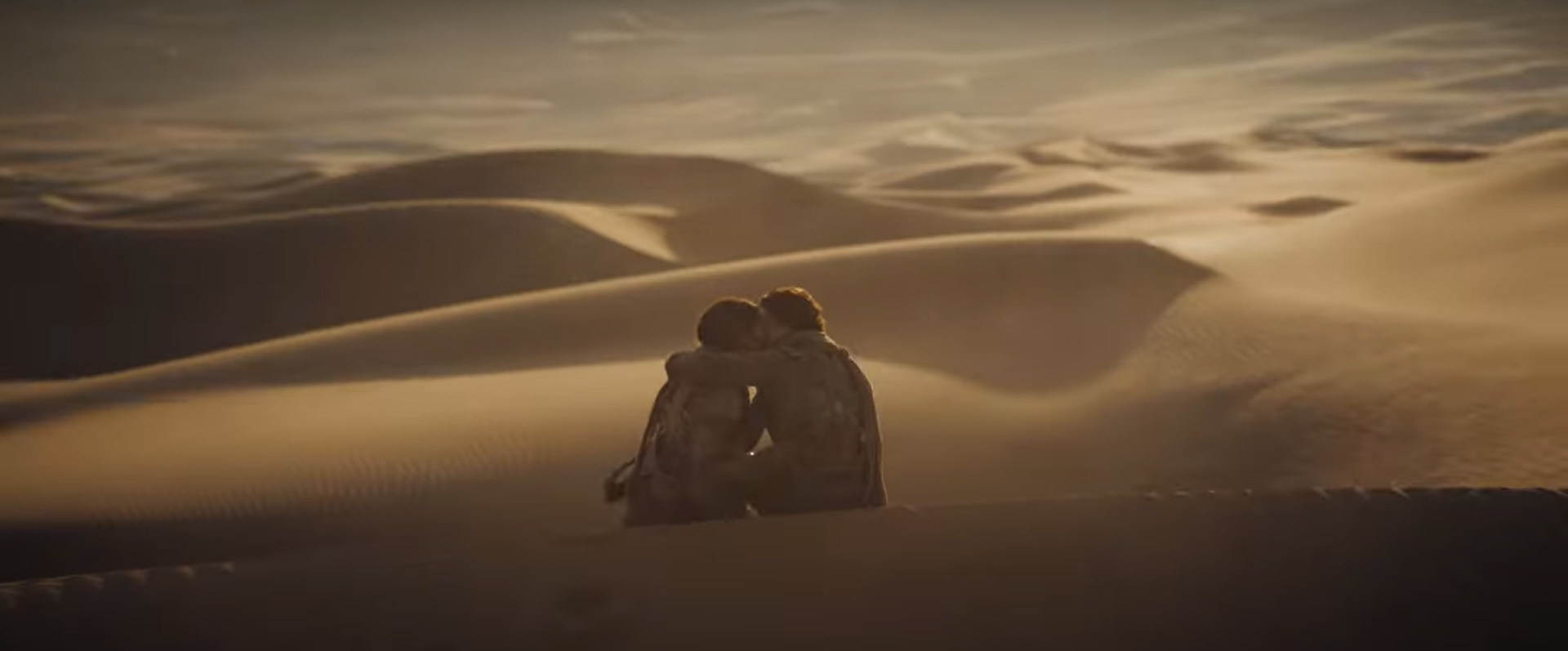 Zendaya e Timothée Chalamet se beijam em trailer de "Duna: Parte 2"