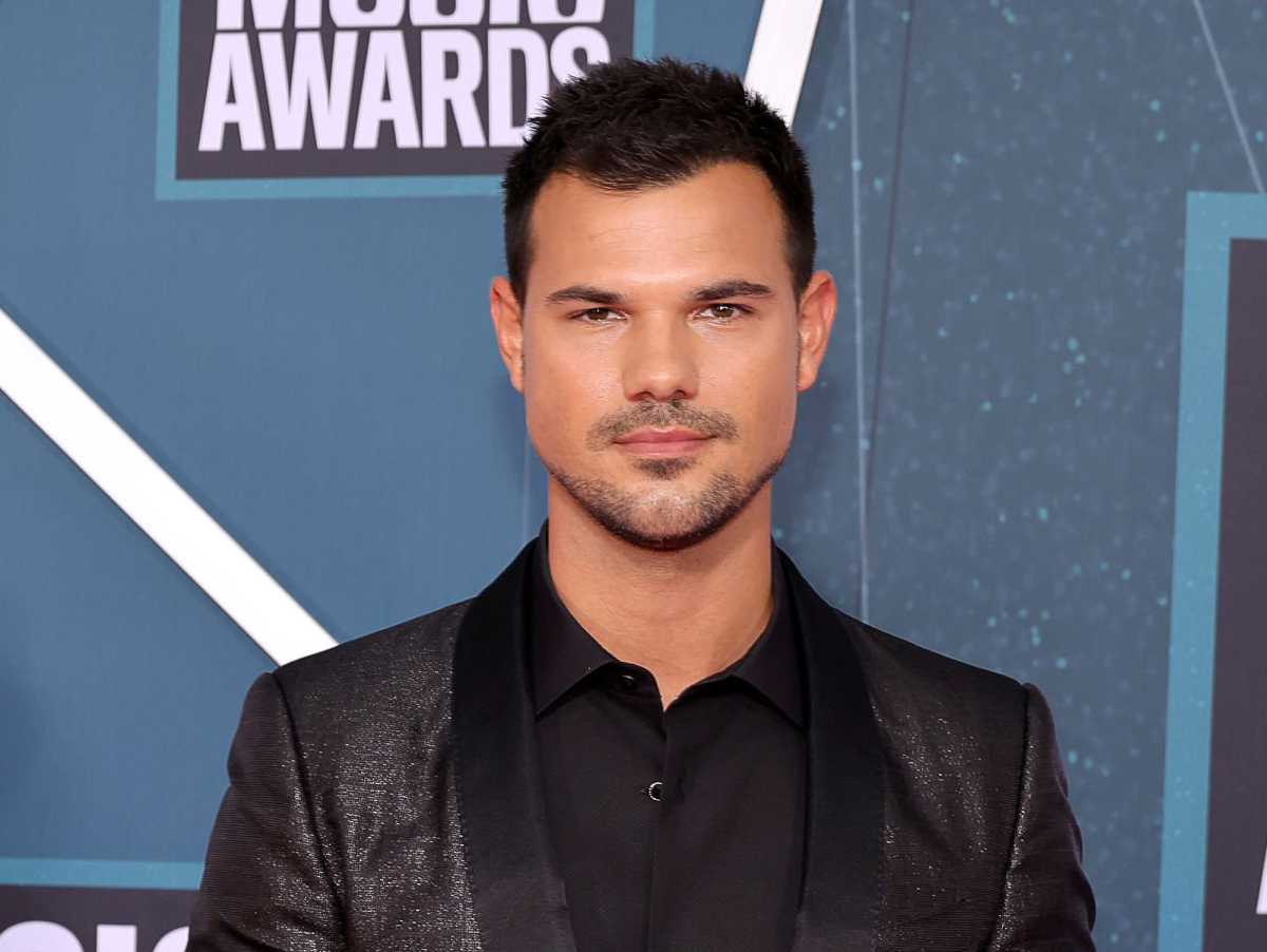 Astro de "Crepúsculo", Taylor Lautner rebate ataques à aparência