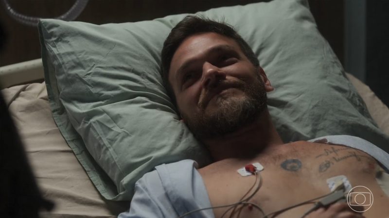 Jenifer visita Theo no hospital e descobre crime contra Sol em "Vai na Fé"