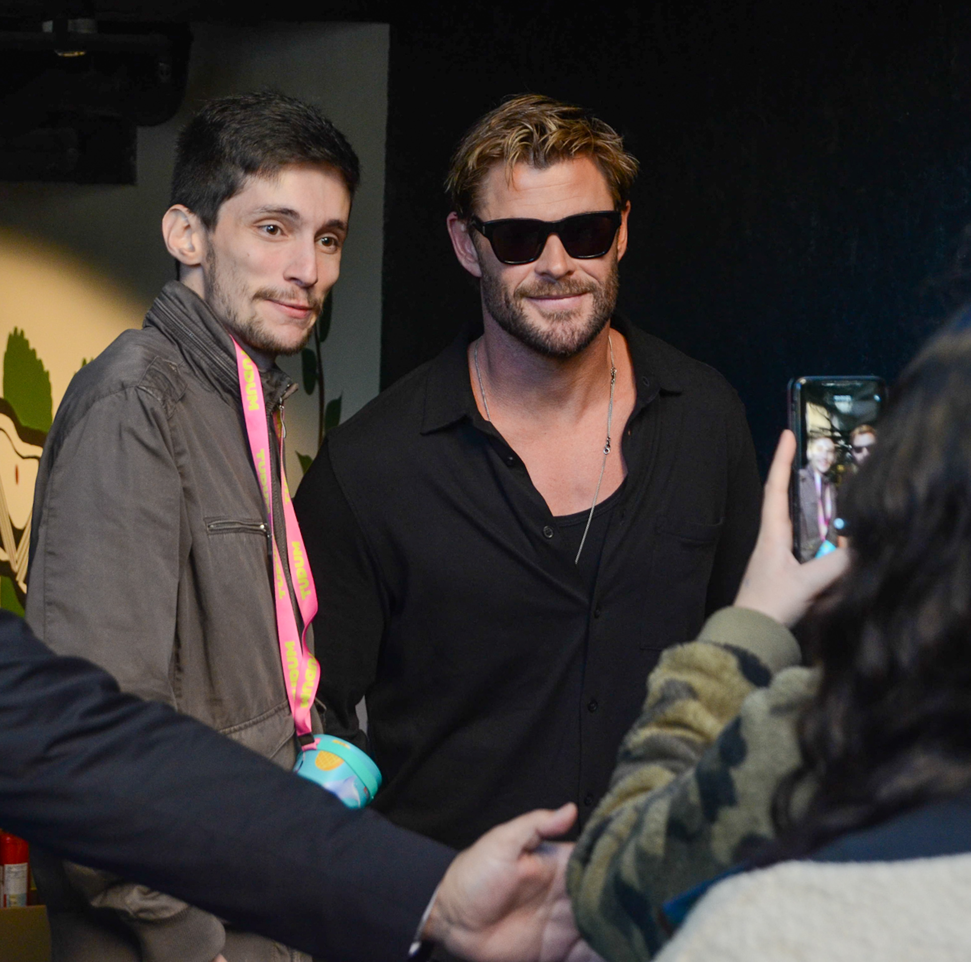 Chris Hemsworth treina em hotel em São Paulo e assusta atores de