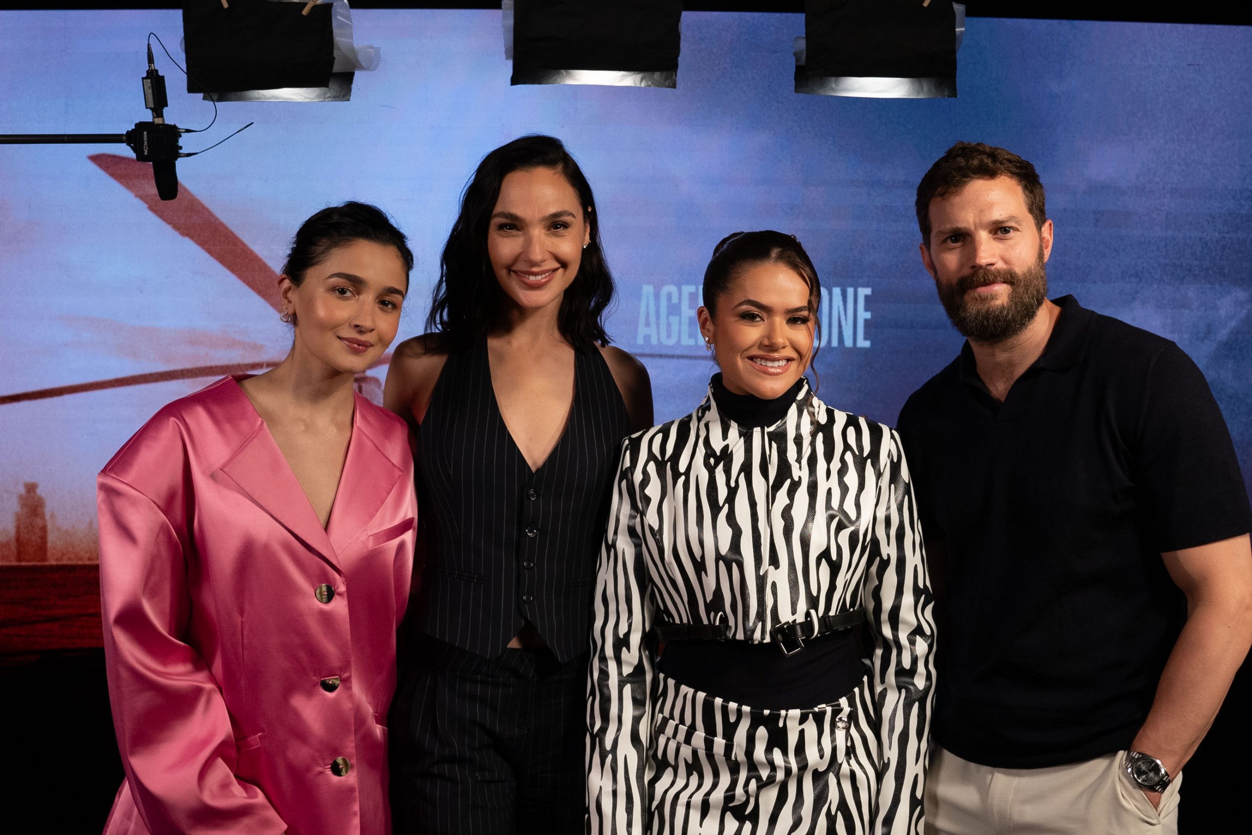 Gal Gadot e Jamie Dornan encontram Maisa em São Paulo