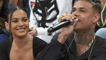 MC Cabelinho e Bella Campos trocam declarações no "Altas Horas"