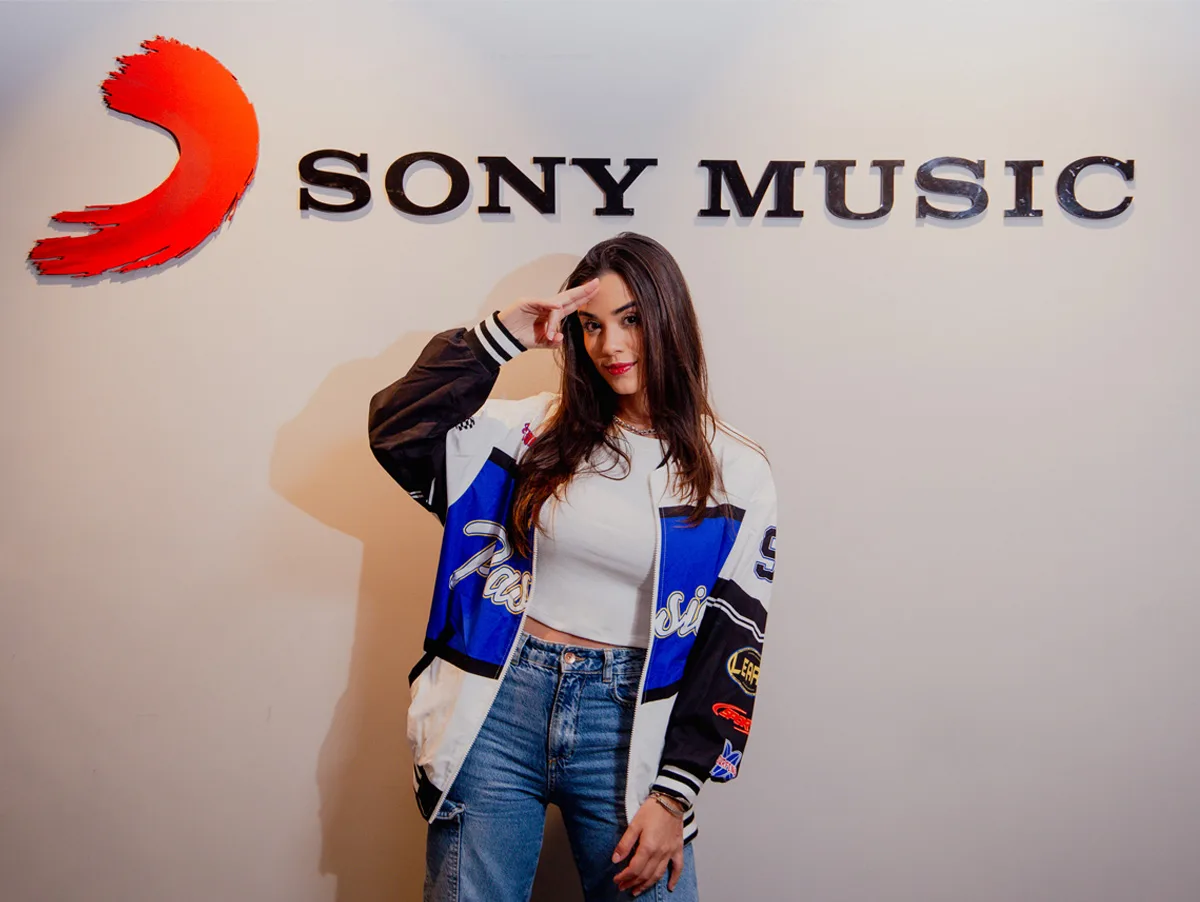 Isadora Pompeo assina com a Sony Music Brasil