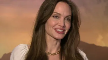 "Sinto que não sou eu mesma há dez anos", diz Angelina Jolie