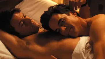 Matt Bomer e Jonathan Bailey vão pra cama no trailer de "Companheiros de Viagem"