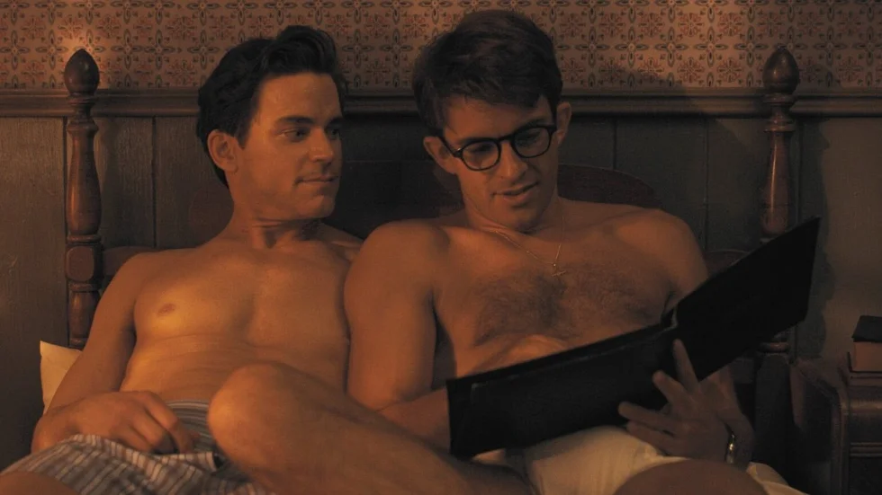 Matt Bomer e Jonathan Bailey tentam disfarçar que dormiram juntos em cena de série