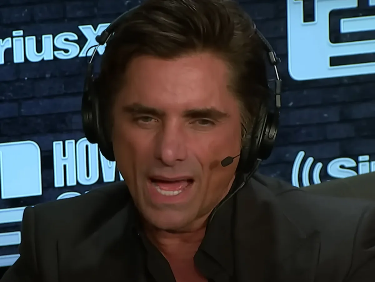 John Stamos bebeu tanto que não lembra de ter gravado "Casamento Grego 2"