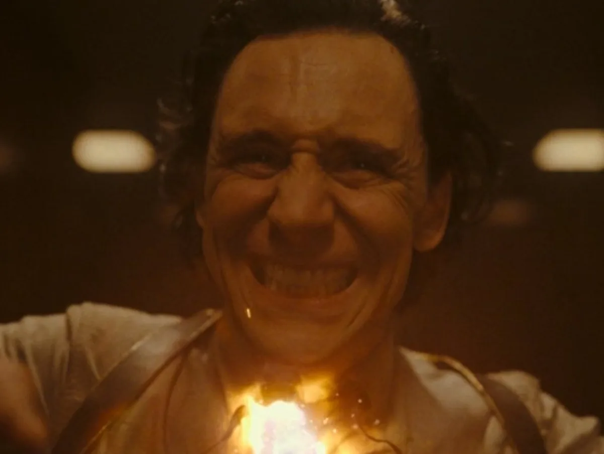 Você percebeu? Pôster da 2ª temporada de 'Loki' traz referência à cena  pós-créditos de 'Homem-Formiga 3' - CinePOP