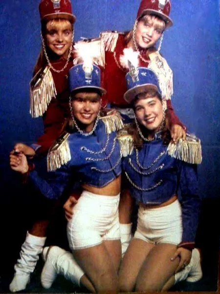 Andrea Veiga, a primeira 'Paquita', apelidada por Xuxa em 1984, ganhou o reforço de Andréia Sorvetão, Louise Wischermann e Ana Paula Guimarães na Globo em 1986 - a primeira geração do grupo. Lorena Bueri
