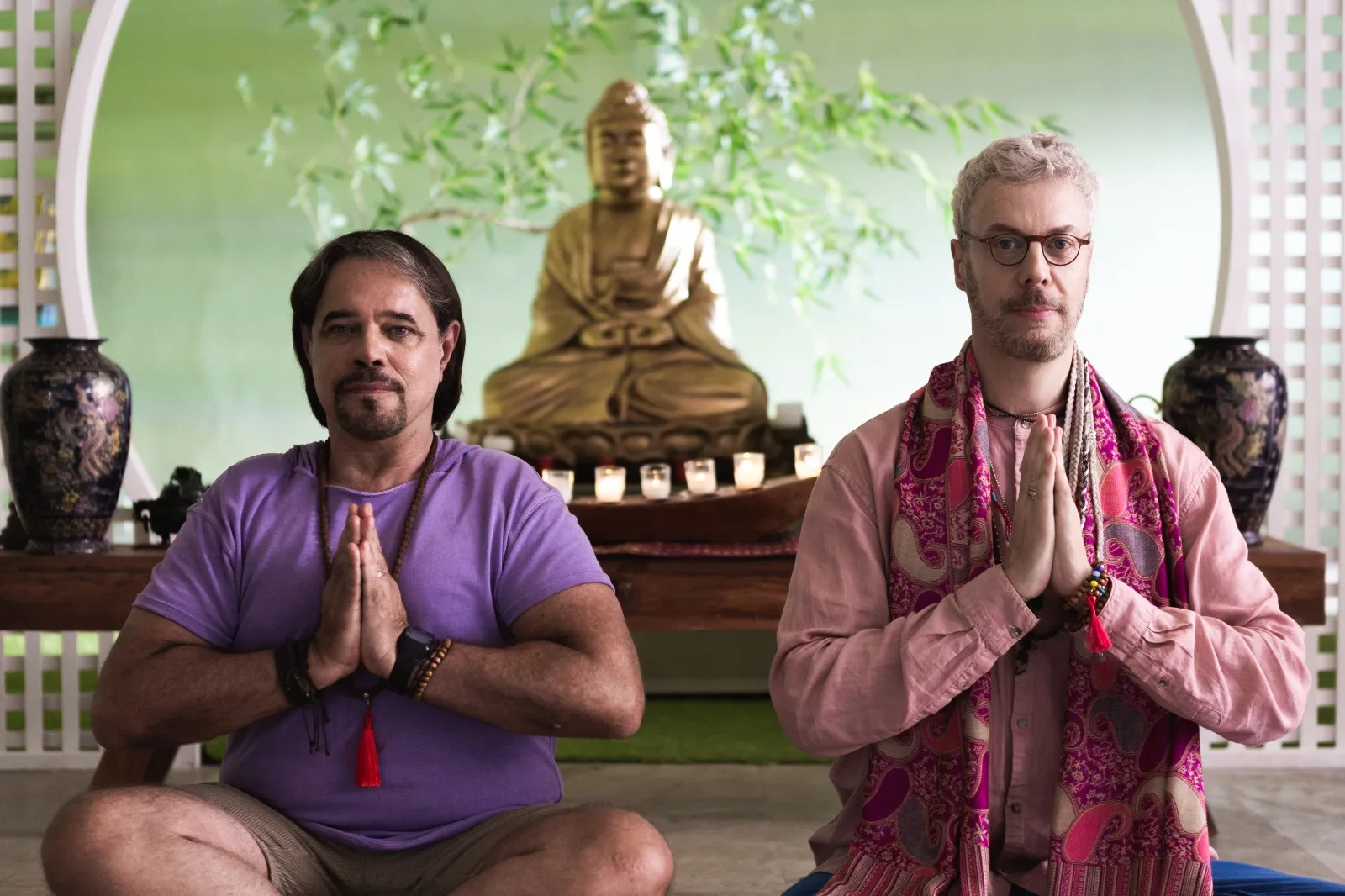 Diogo Vilela e Guilherme Weber são casal zen em série da TNT