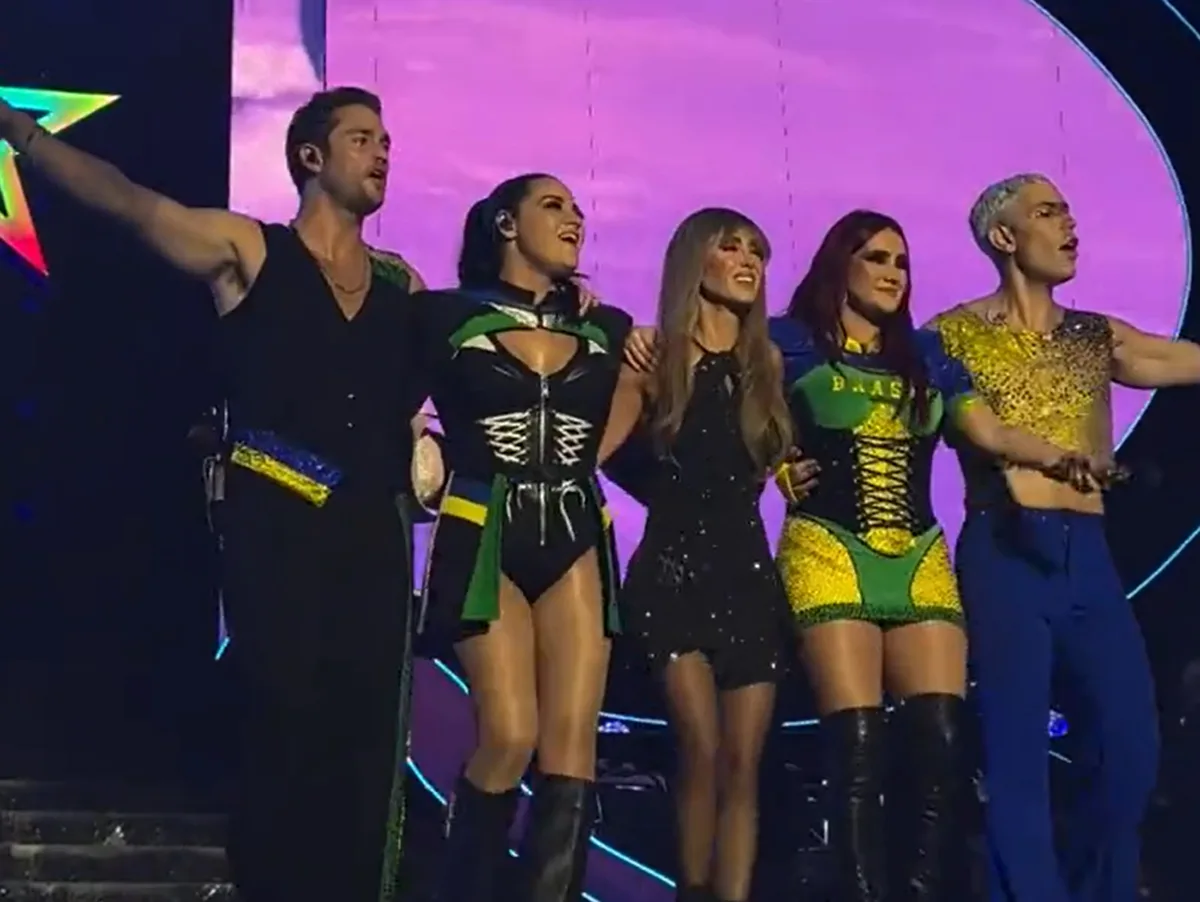 RBD: Anahí não consegue cantar "Sálvame" em SP e não aceita deixar show para ir ao hospital