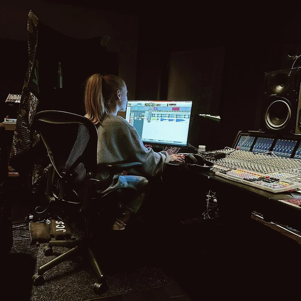 "AG7": dossiê completo sobre álbum novo de Ariana Grande