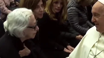 Papa Francisco abençoa Fernanda Montenegro e Fernanda Torres