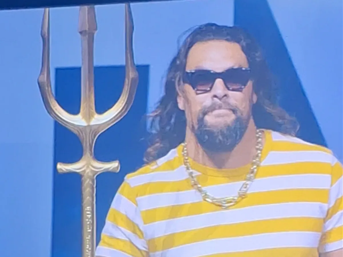 Jason Momoa fala português e ouve coro de "lindo, tesão, bonito e gostosão" na CCXP23