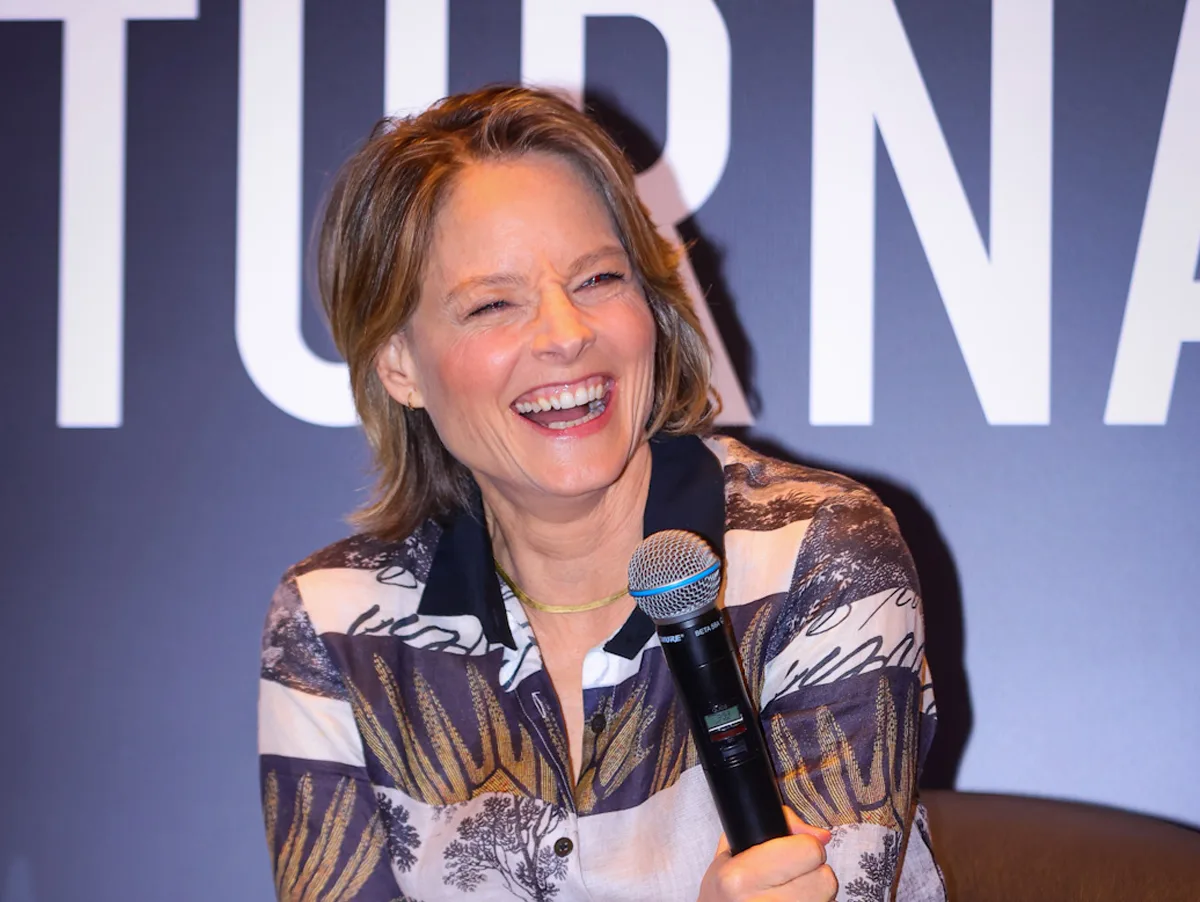 Jodie Foster dá coletiva de imprensa no Brasil e fala sobre "True Detective"