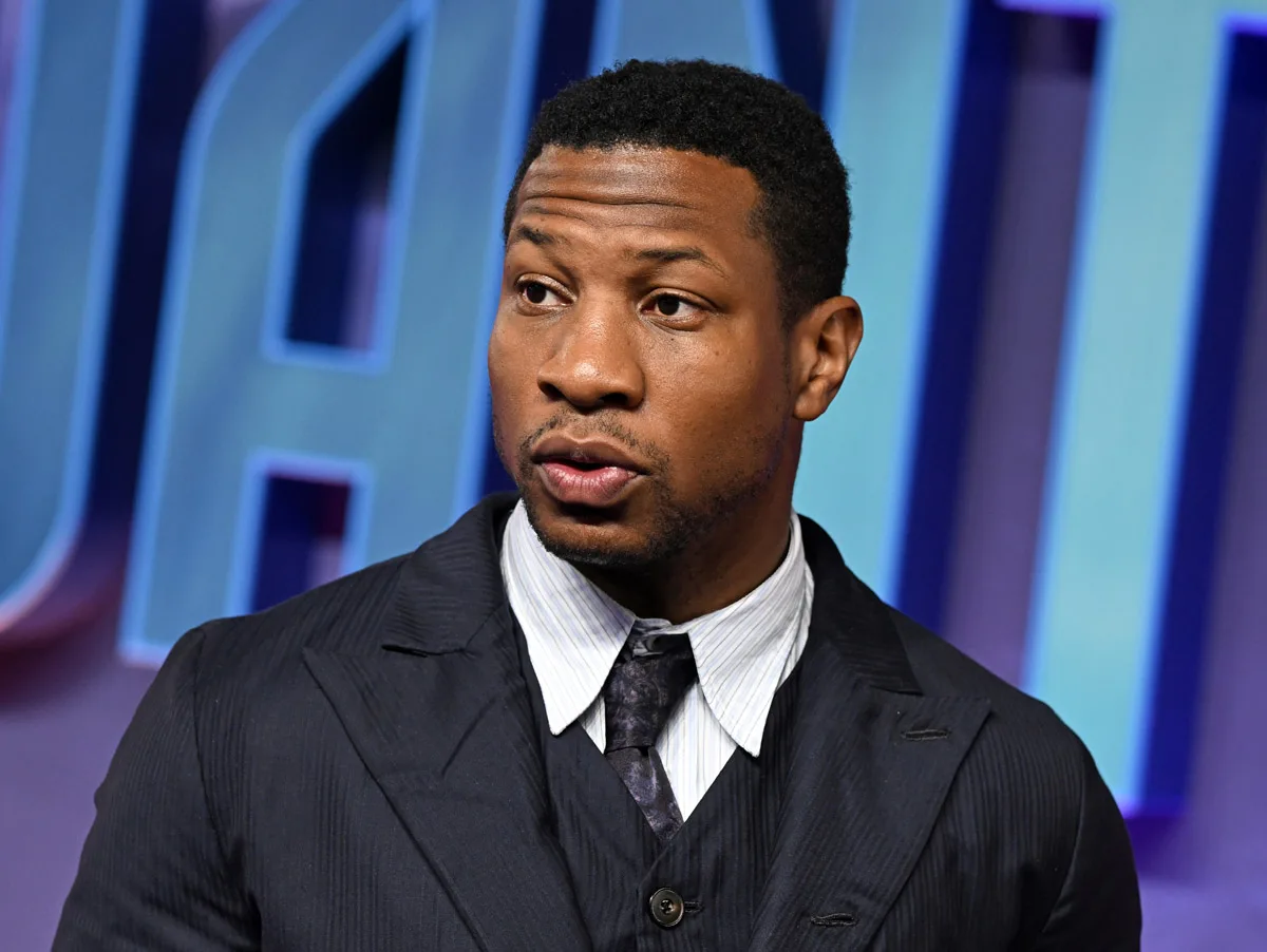 Condenado por agressão, Jonathan Majors é demitido da Marvel