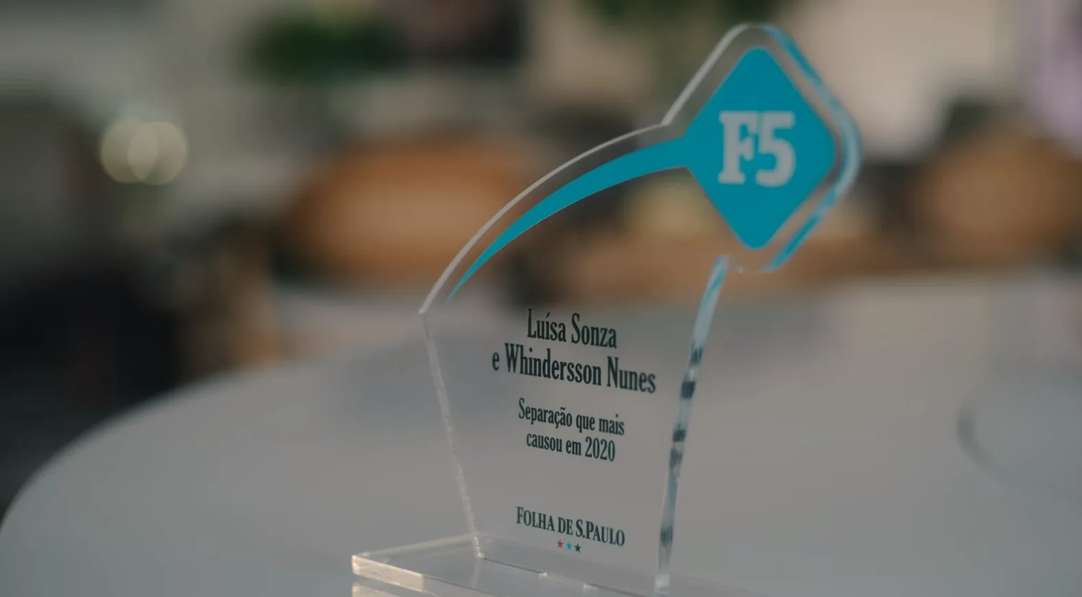 Luísa Sonza reclama de troféu da Folha de S. Paulo: "vocês são uns merd*s"