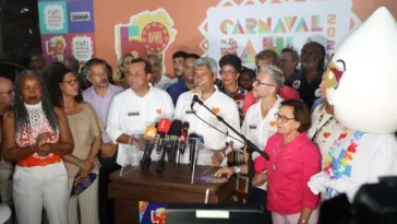 Governador Jerônimo Rodrigues, no evento de anúncio do Carnaval 2024 em Salvador. Foto: Fernando Vivas/GOVBA